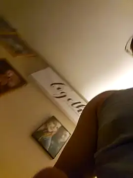 Snapshot of Biglou97 chatting on March 29, 2:11 am Biglou97 online show from March 29, 2:11 am