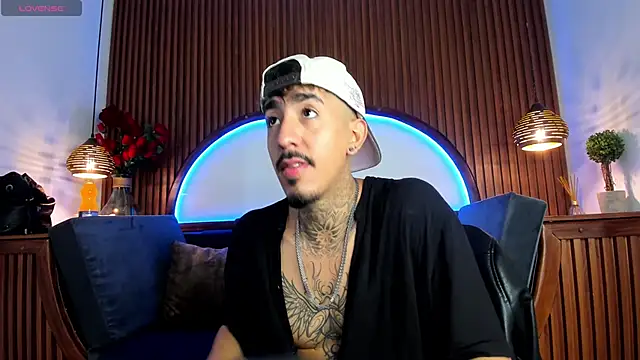 Donovan Desmond online show from November 15, 9:11 pm