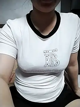 Snapshot of Mie_rose chatting on October 18, 1:34 pm Mie rose online show from October 18, 1:34 pm