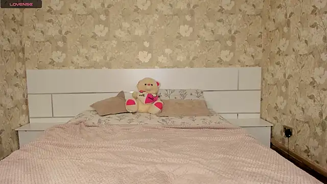 mishapallmer online show from November 23, 10:15 am