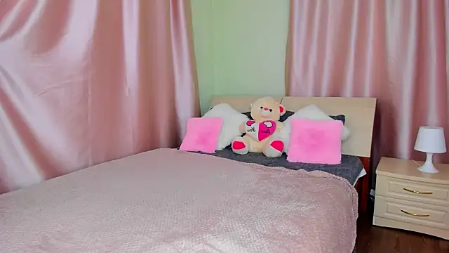 mishapallmer online show from May 3, 1:06 pm