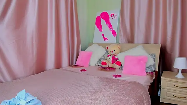 mishapallmer online show from May 26, 4:30 am
