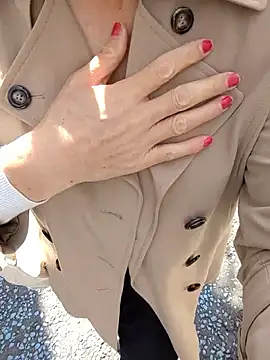 pink-mai online show from March 27, 4:07 am