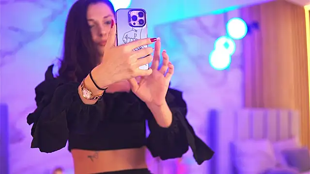 Snapshot of EllyLynn chatting on October 7, 7:11 pm EllyLynn online show from October 7, 7:11 pm