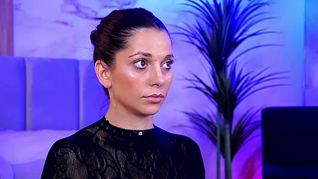 Snapshot of EllyLynn chatting on October 19, 7:58 pm EllyLynn online show from October 19, 7:58 pm