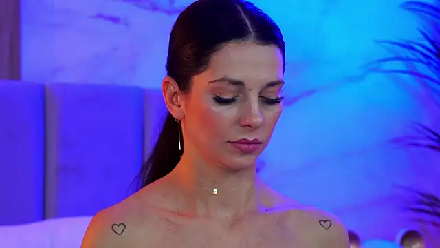 EllyLynn online show from December 18, 8:26 pm