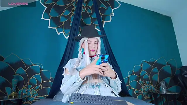 TylerJhonson online show from September 13, 1:00 pm