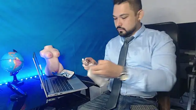 Snapshot of Felipe_Quiroz1 chatting on September 17, 11:45 am Felipe Quiroz1 online show from September 17, 11:45 am