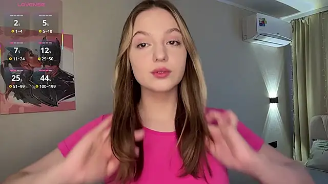 Snapshot of NguyetHankey chatting on February 1, 6:12 am NguyetHankey online show from February 1, 6:12 am