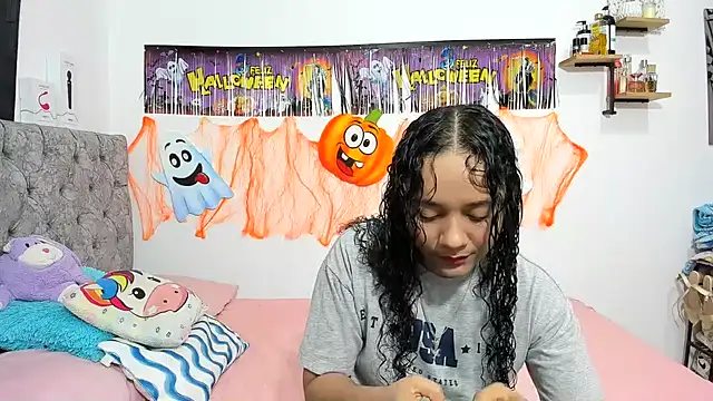 Snapshot of nay_and_aleja1 chatting on October 29, 3:09 am nay and aleja1 online show from October 29, 3:09 am