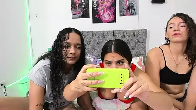 Snapshot of nay_and_aleja1 chatting on April 22, 12:35 am nay and aleja1 online show from April 22, 12:35 am