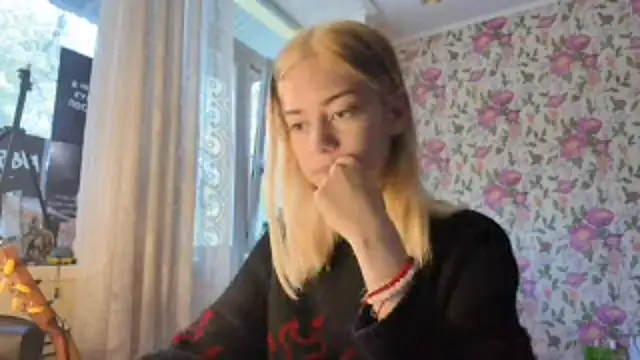 Snapshot of Witching_Moon chatting on September 24, 7:23 am Witching Moon online show from September 24, 7:23 am