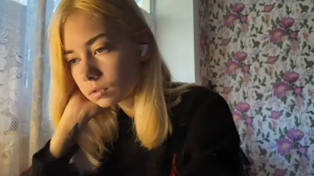 Snapshot of Witching_Moon chatting on September 27, 7:57 am Witching Moon online show from September 27, 7:57 am