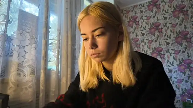 Snapshot of Witching_Moon chatting on September 29, 6:18 am Witching Moon online show from September 29, 6:18 am