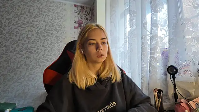 Snapshot of Witching_Moon chatting on October 8, 7:28 am Witching Moon online show from October 8, 7:28 am