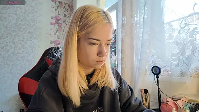 Snapshot of Witching_Moon chatting on October 11, 7:18 am Witching Moon online show from October 11, 7:18 am