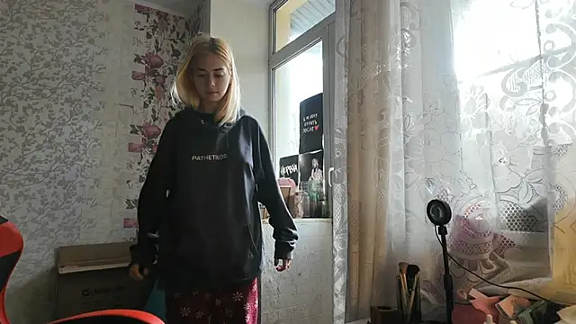 Snapshot of Witching_Moon chatting on October 16, 7:31 am Witching Moon online show from October 16, 7:31 am