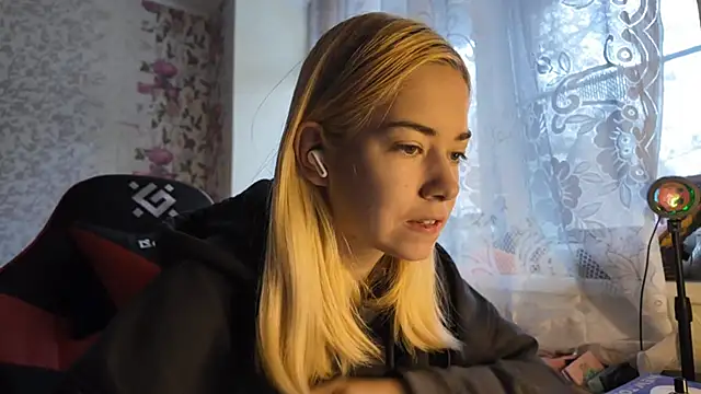 Snapshot of Witching_Moon chatting on October 27, 7:34 am Witching Moon online show from October 27, 7:34 am