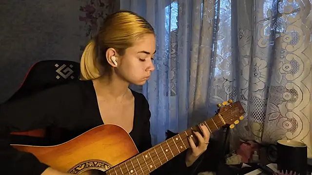 Snapshot of Witching_Moon chatting on November 4, 7:29 am Witching Moon online show from November 4, 7:29 am