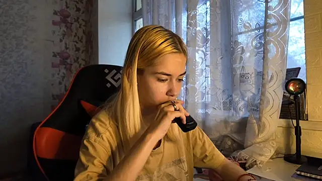 Snapshot of Witching_Moon chatting on November 12, 7:31 am Witching Moon online show from November 12, 7:31 am