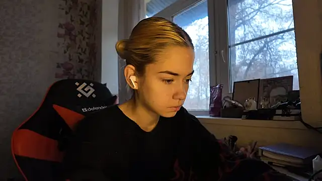 Snapshot of Witching_Moon chatting on November 26, 8:26 am Witching Moon online show from November 26, 8:26 am