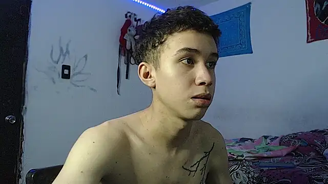 Snapshot of whiteboy69902 chatting on October 21, 6:19 pm whiteboy69902 online show from October 21, 6:19 pm