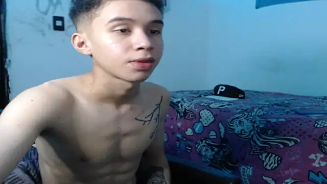 Snapshot of whiteboy69902 chatting on October 23, 5:12 pm whiteboy69902 online show from October 23, 5:12 pm