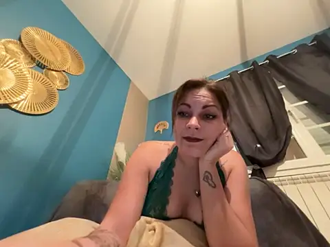 minettedusud online show from November 17, 9:37 am