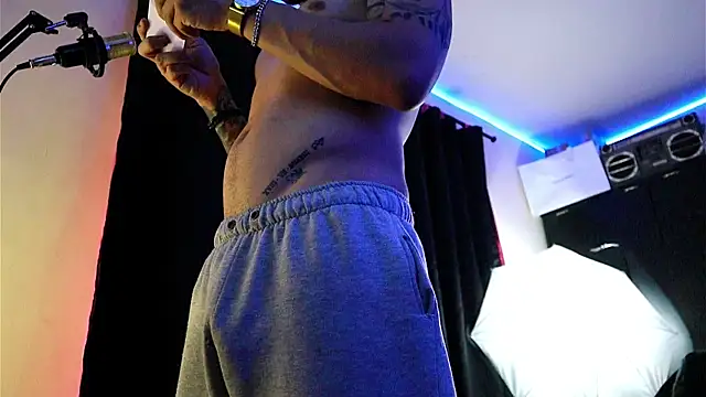 AlphaMasterXxx online show from September 13, 12:43 am