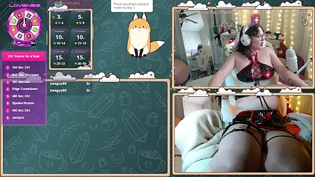 Snapshot of ithuriella chatting on October 25, 2:08 am ithuriella online show from October 25, 2:08 am