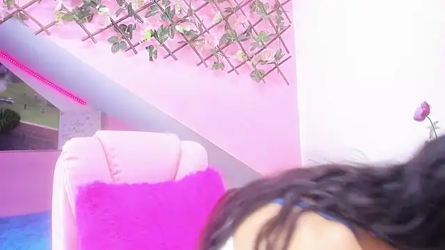 Snapshot of mikaela303av chatting on October 30, 4:25 am mikaela303av online show from October 30, 4:25 am