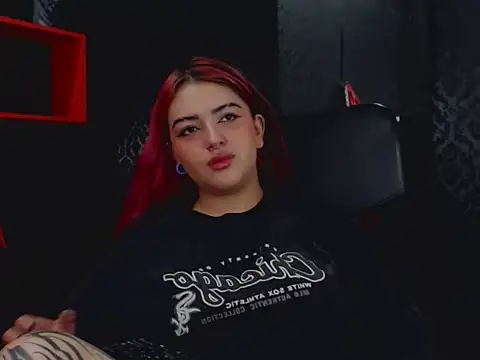 Snapshot of MaviceMur chatting on October 3, 9:50 am MaviceMur online show from October 3, 9:50 am