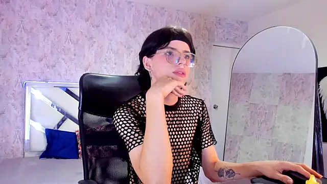 mysterius boy online show from November 4, 8:08 pm