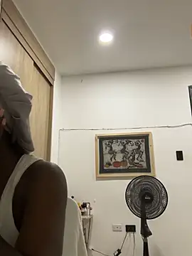 EmilyKisx online show from November 10, 1:32 pm