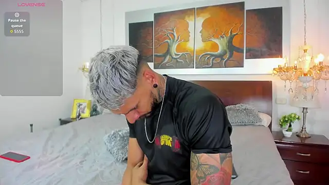 Valentiinoss online show from September 29, 8:02 pm