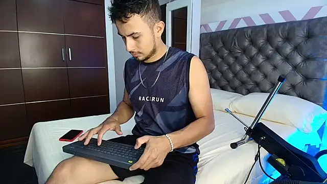 Valentiinoss online show from March 18, 9:07 pm