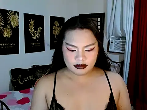 Snapshot of TSbrianaHugeCock chatting on November 6, 1:34 pm TSbrianaHugeCock online show from November 6, 1:34 pm