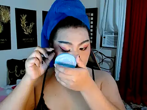 Snapshot of TSbrianaHugeCock chatting on November 8, 12:27 pm TSbrianaHugeCock online show from November 8, 12:27 pm