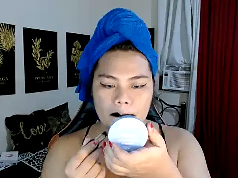 Snapshot of TSbrianaHugeCock chatting on December 4, 5:32 pm TSbrianaHugeCock online show from December 4, 5:32 pm