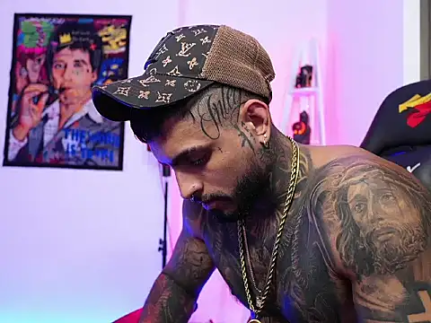 Snapshot of logan_hugh8 chatting on October 31, 6:03 am logan hugh8 online show from October 31, 6:03 am