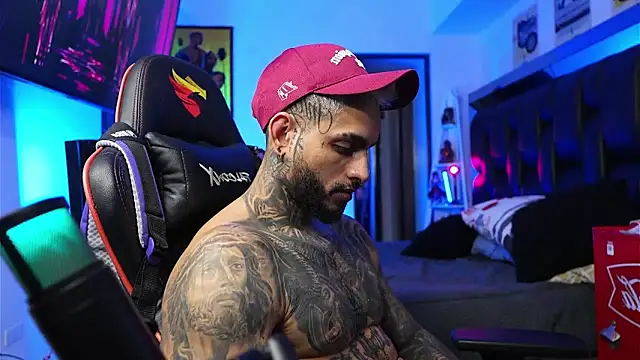 logan hugh8 online show from February 4, 1:17 pm