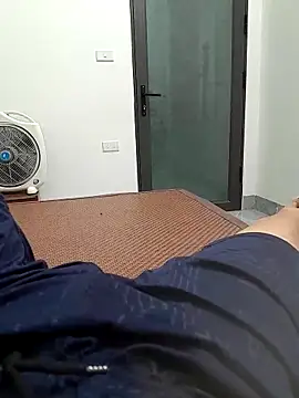 Snapshot of quoc85 chatting on October 3, 2:47 pm quoc85 online show from October 3, 2:47 pm