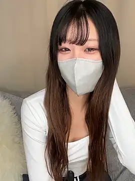 emiiiii1001 online show from November 21, 2:10 am