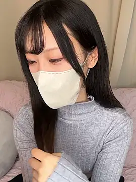 emiiiii1001 online show from December 18, 2:39 am