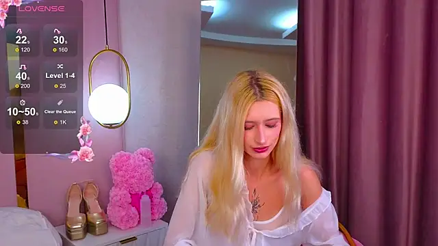 Snapshot of Monica_Leen chatting on September 19, 6:48 am Monica Leen online show from September 19, 6:48 am