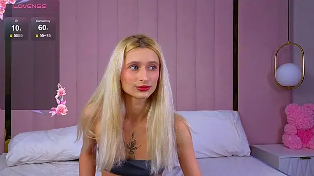 Snapshot of Monica_Leen chatting on September 26, 6:28 am Monica Leen online show from September 26, 6:28 am