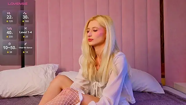 Snapshot of Monica_Leen chatting on October 1, 6:30 am Monica Leen online show from October 1, 6:30 am