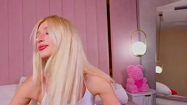 Snapshot of Monica_Leen chatting on October 8, 6:33 am Monica Leen online show from October 8, 6:33 am