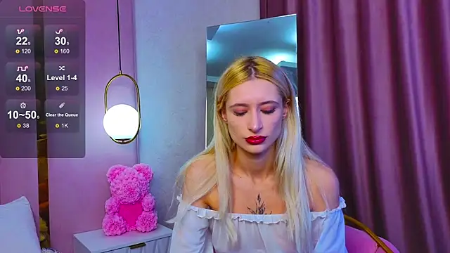 Snapshot of Monica_Leen chatting on October 23, 6:23 am Monica Leen online show from October 23, 6:23 am