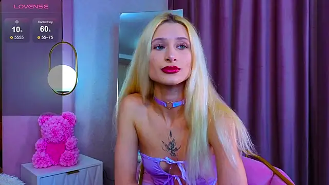 Snapshot of Monica_Leen chatting on October 30, 6:37 am Monica Leen online show from October 30, 6:37 am